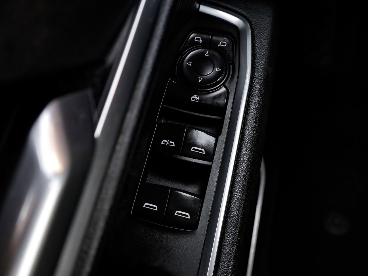 2025 Chevrolet Silverado 1500 4WD Crew Cab 147 LT White Sherwood Park - photo #16