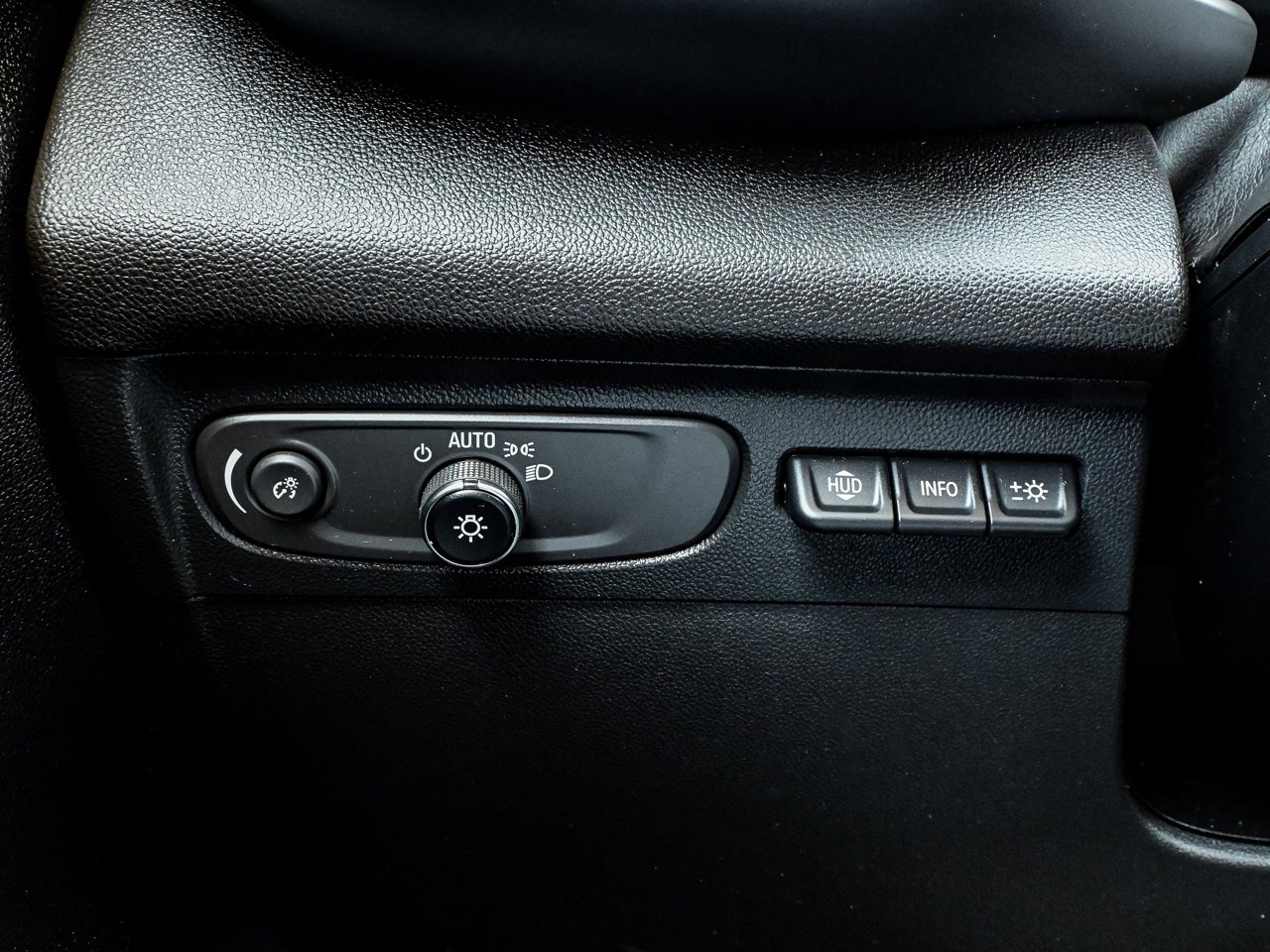 2022 Buick Envision AWD 4dr Avenir White Sherwood Park - photo #23