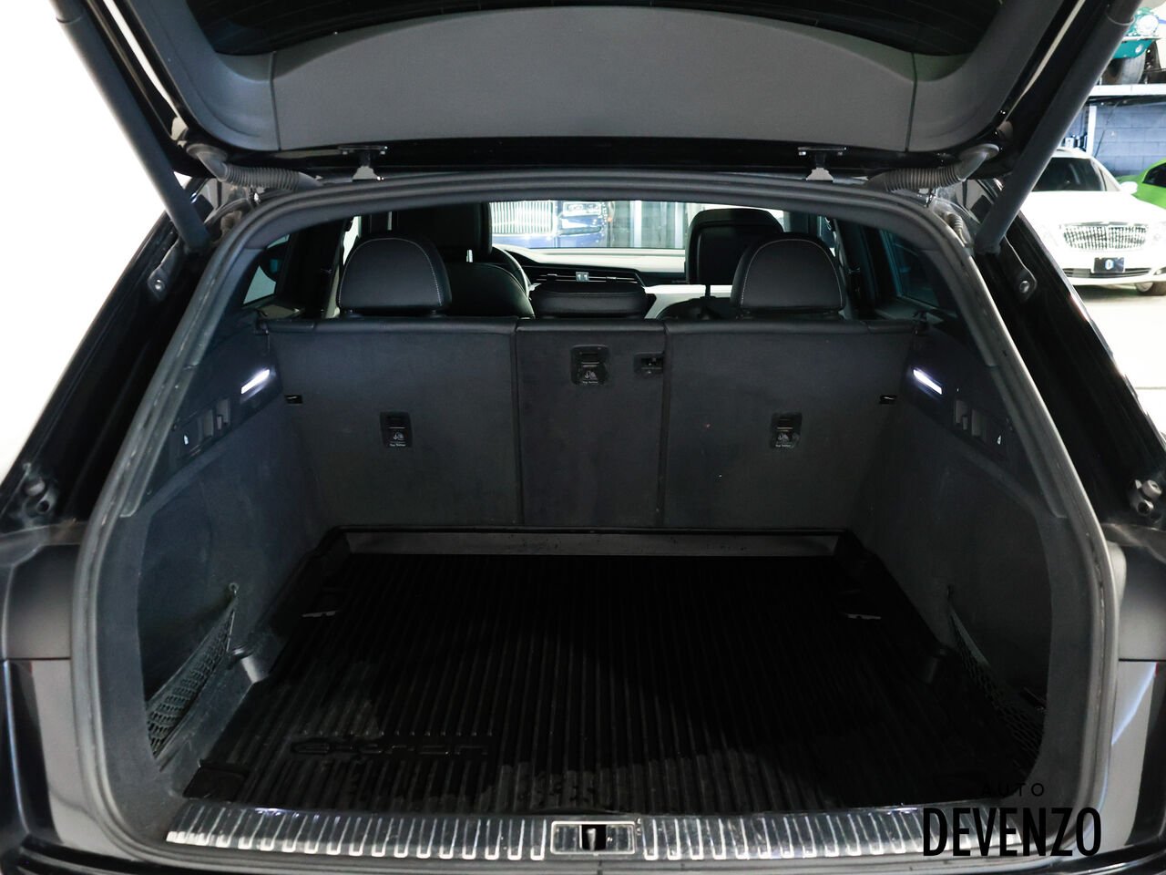 2019 Audi e-tron Black Saint-Eustache - photo #18