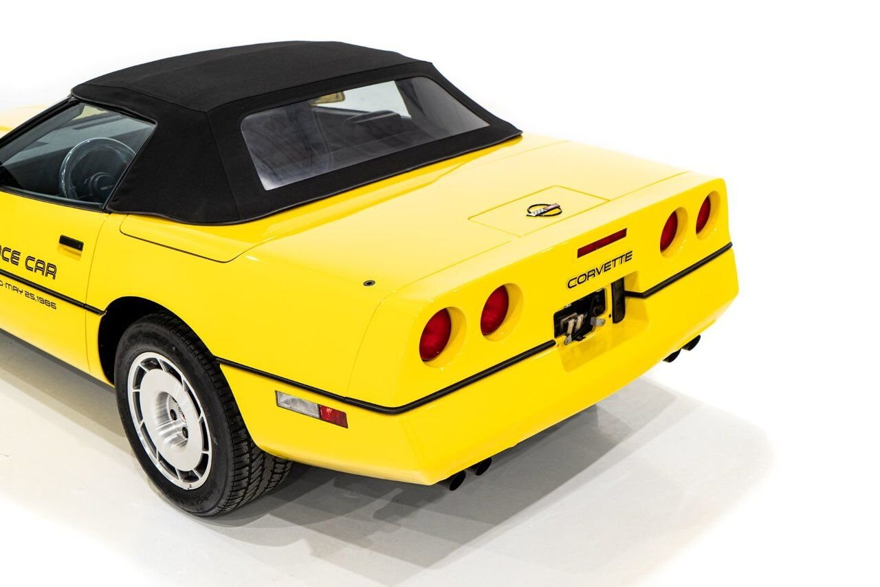 1986 Chevrolet Corvette Pace Car livery with only 17,380km (10,800miles) Yellow Montreal - photo #29