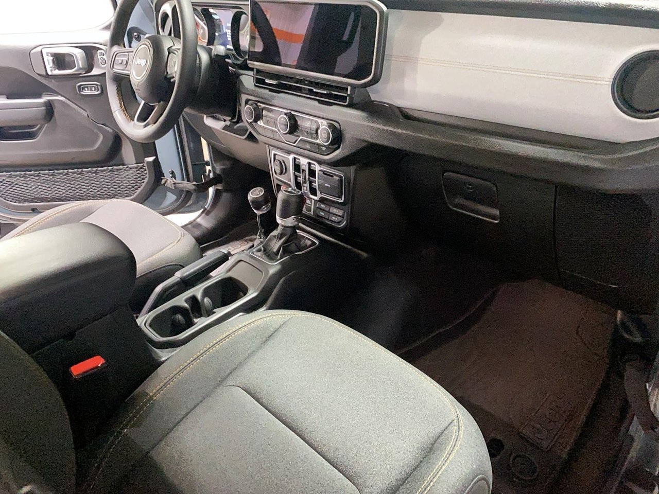 2025 Jeep Gladiator Blue Baie-Comeau - photo #17