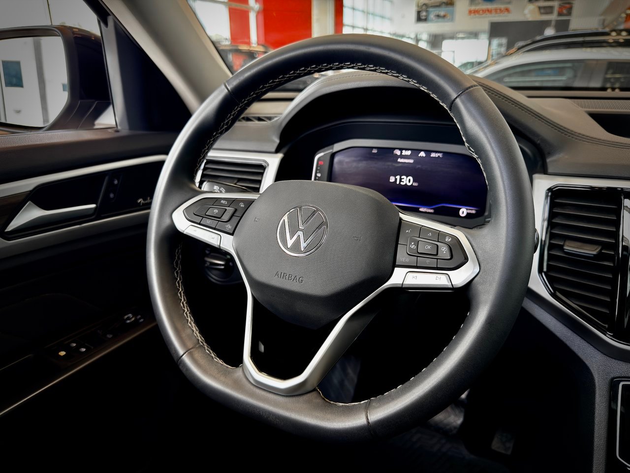 2022 Volkswagen Atlas Black Notre-Dame-des-Prairies - photo #23