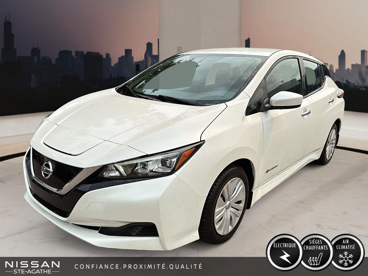 2018 Nissan LEAF S à hayon White Saint-Jérôme - photo #0