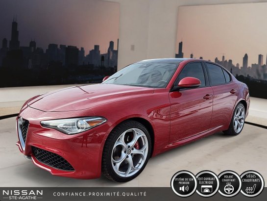 2021 Alfa Romeo Giulia Ti berline sport Red
