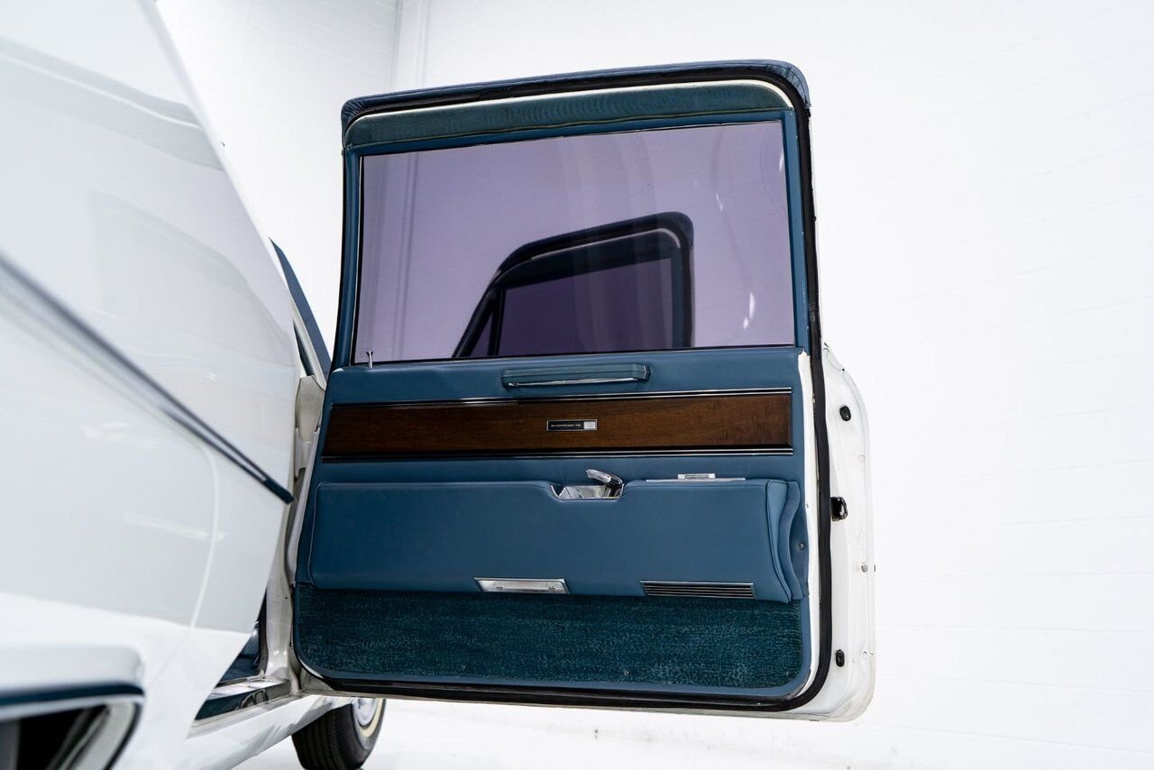 Cadillac Fleetwood **PRICE IN USD** Factory Limo dual AC with only 18,892 miles 1966 Blanc Montréal - photo #77
