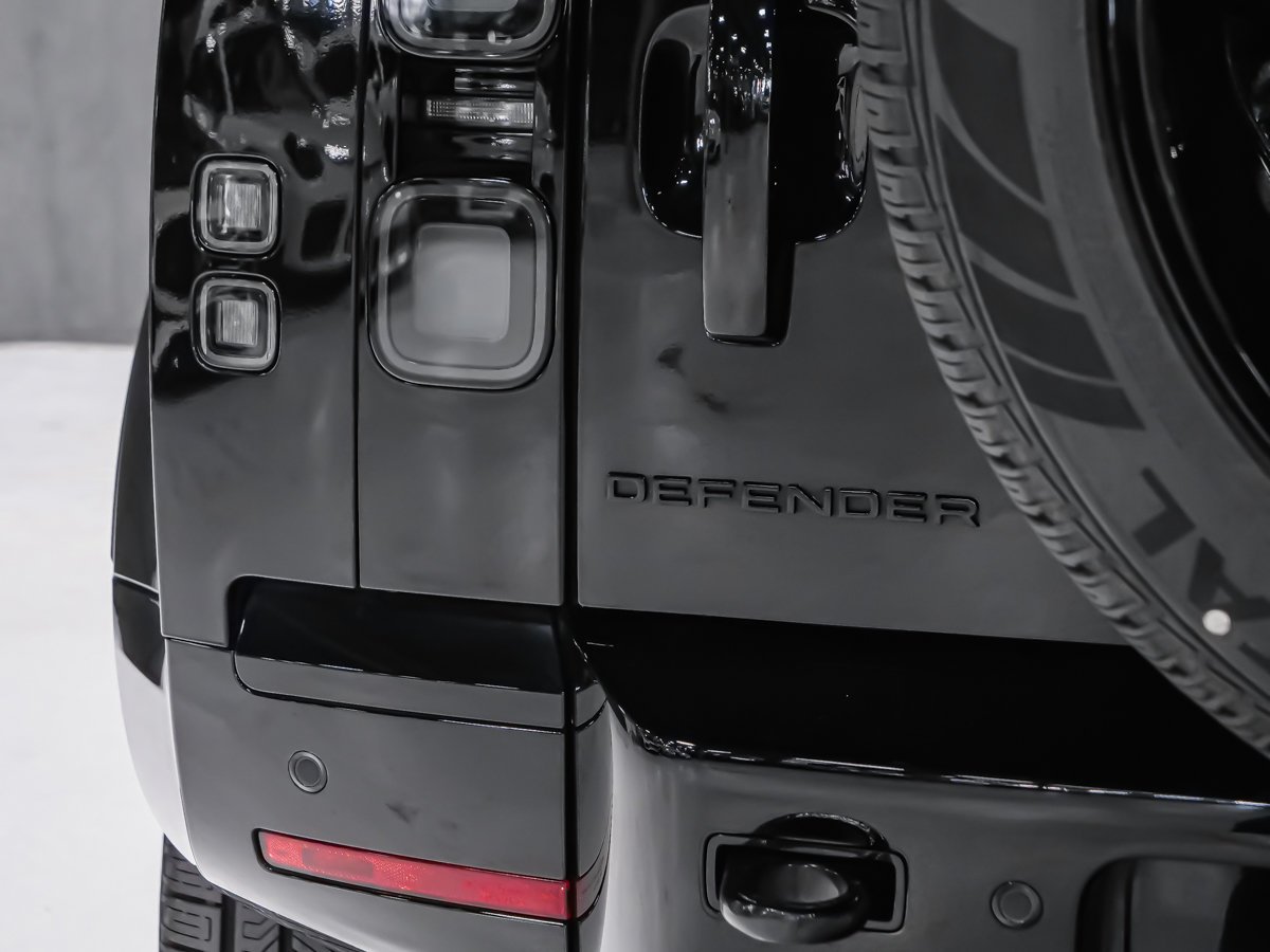 2026 Land Rover Defender X-Dynamic SE V8 Black Montreal - photo #11