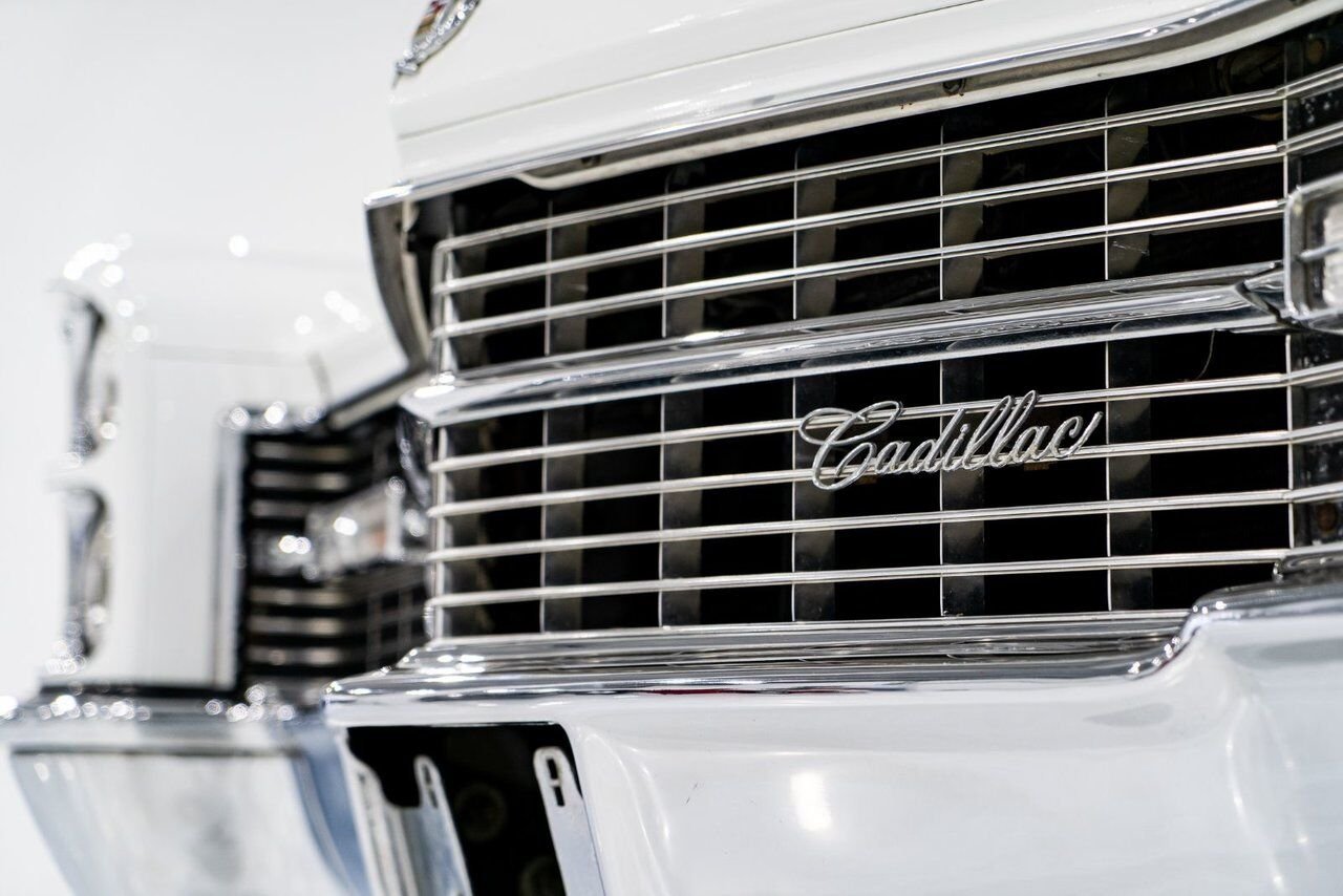 Cadillac Fleetwood **PRICE IN USD** Factory Limo dual AC with only 18,892 miles 1966 Blanc Montréal - photo #28