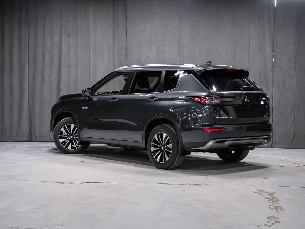 2026 Mitsubishi Outlander Plug-In Hybrid LE Graphite Grey Metallic Montreal - photo #3