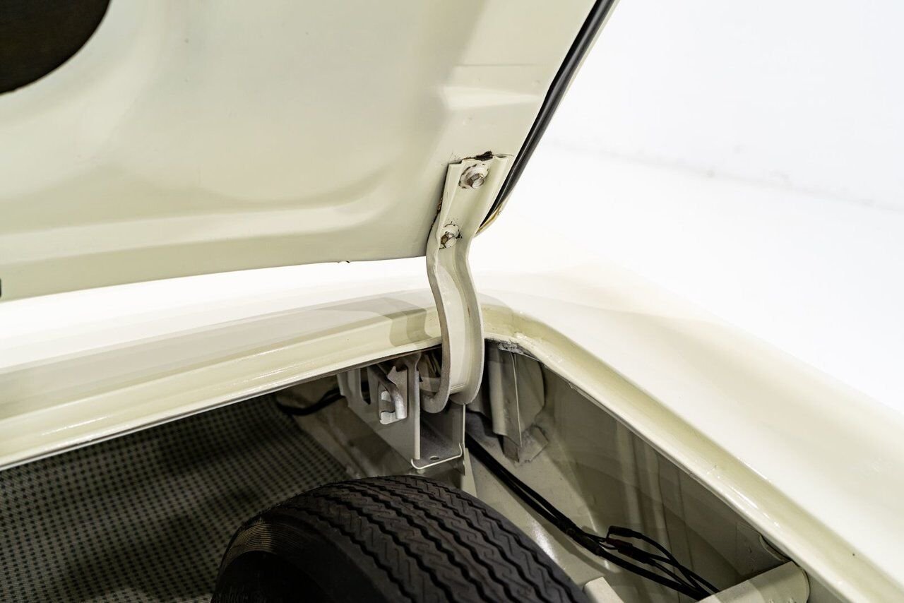 1957 Pontiac Bonneville *PRICE IN USD* Fuel injected 347/315HP 1 of 630 produced White Montreal - photo #99