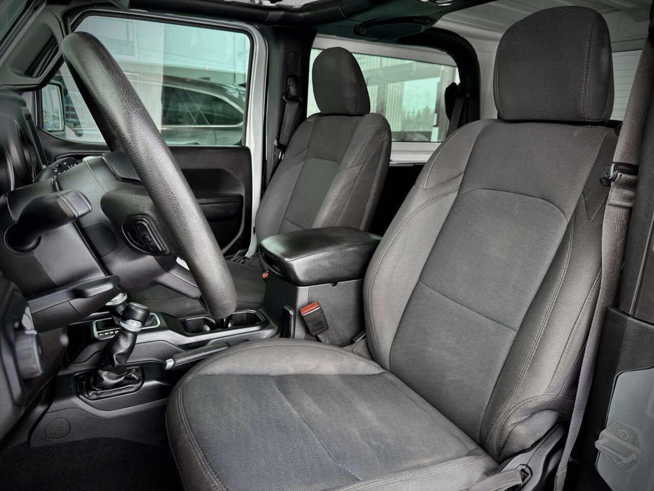 2022 Jeep Wrangler Silver Notre-Dame-des-Prairies - photo #11