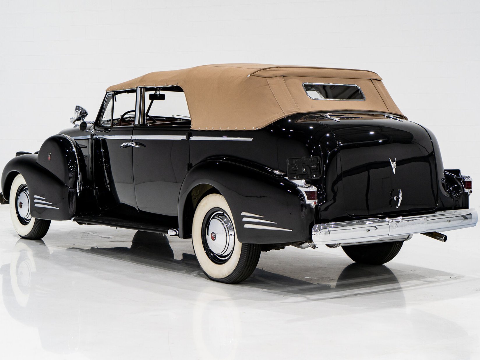 Cadillac Series 90 **PRICE IN USD**1 of 13 V16 1938 Noir Montréal - photo #80