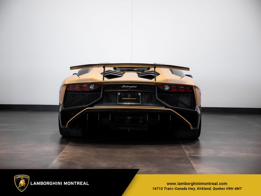 2017 Lamborghini Aventador 2017 Gold