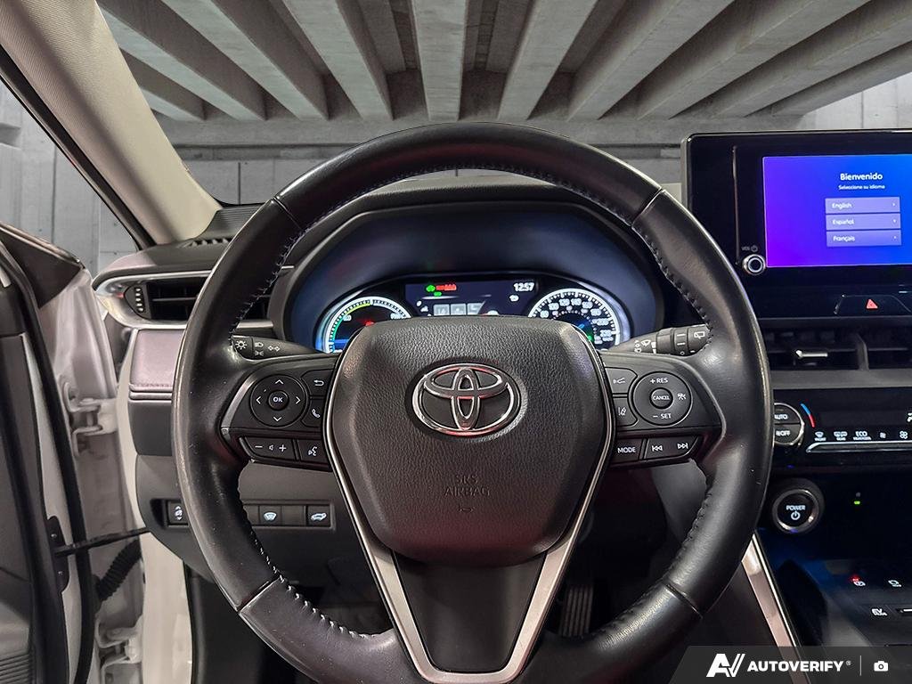 2023 Toyota Venza 2602013A | LE White Edmonton - photo #13
