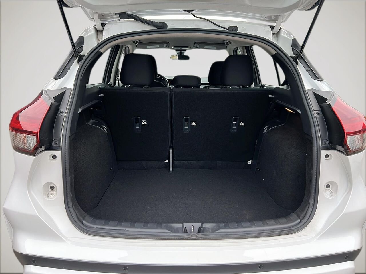 2024 Nissan KICKS S TA White Québec - photo #5