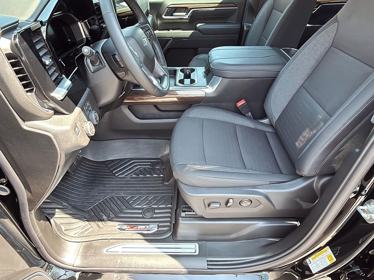 Chevrolet Silverado 2500HD LT cabine multiplace 4RM 159 po 2026 NOIR Saint-Hyacinthe - photo #7