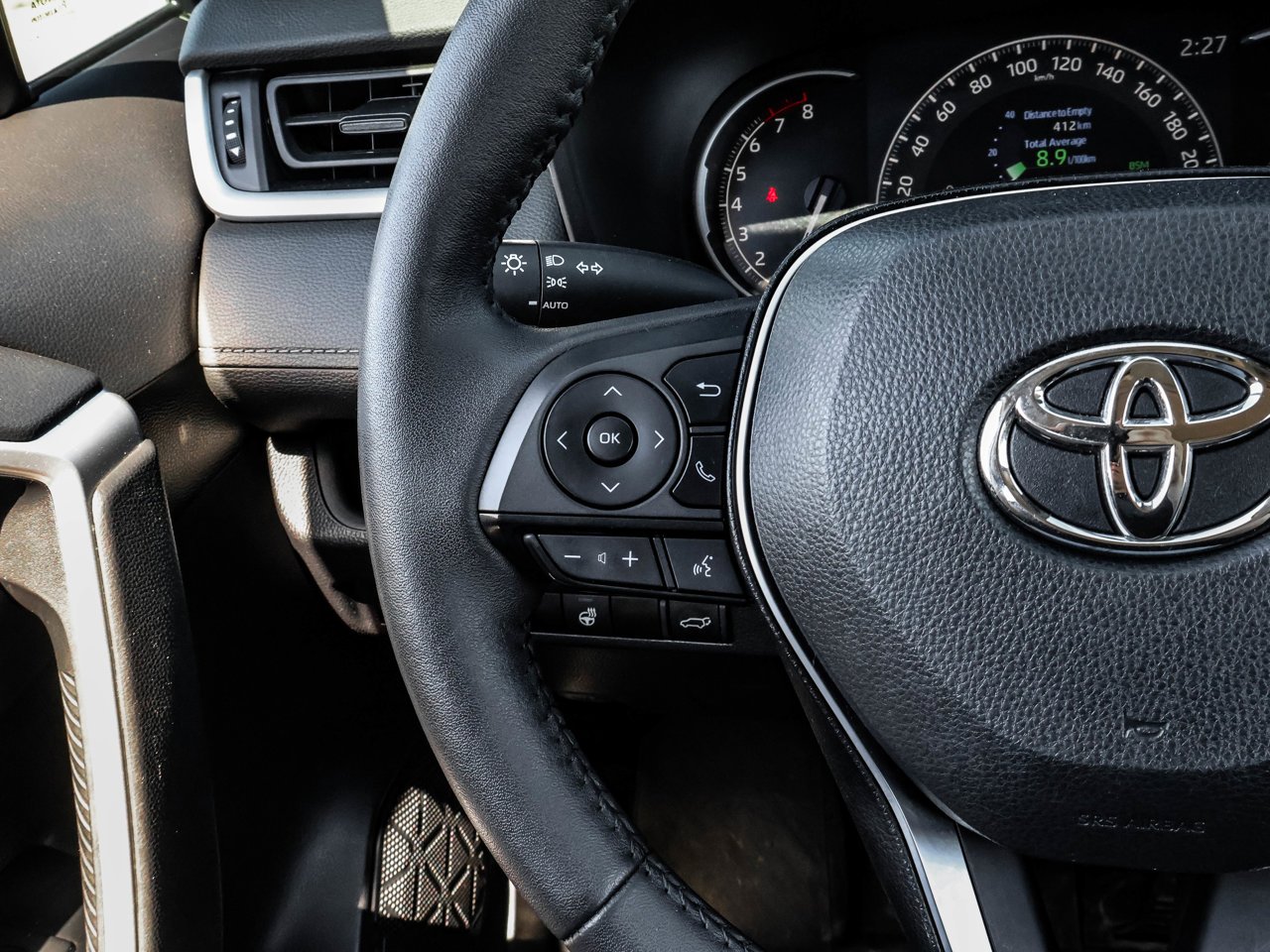 2024 Toyota RAV4 XLE AWD White Sherwood Park - photo #21