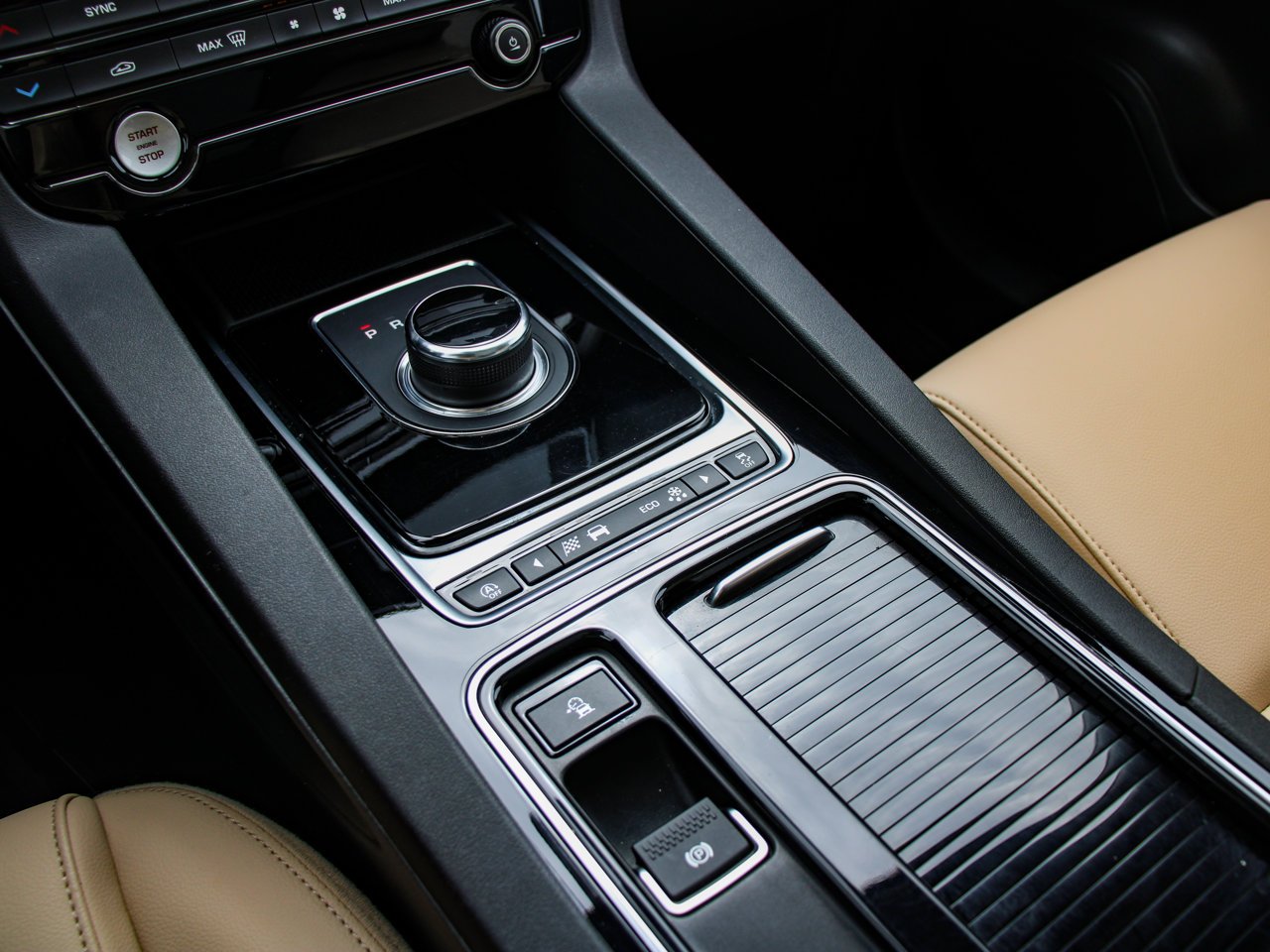 2020 Jaguar F-PACE 25t AWD Premium Black Sherwood Park - photo #27