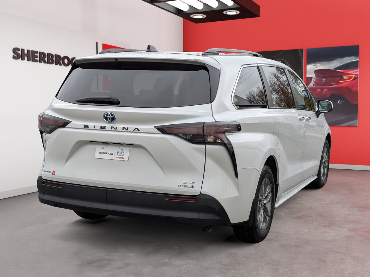 2024 Toyota Sienna 5TDGRKEC8RS203182 Wind Chill Pearl Sherbrooke - photo #2