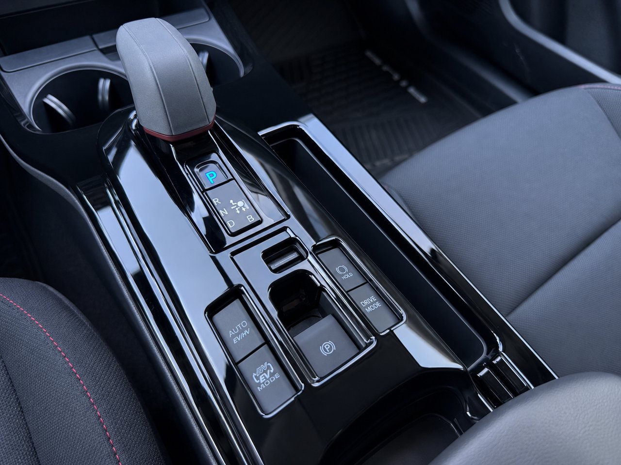 2025 Toyota Prius hybride branchable SE White Châteauguay - photo #10