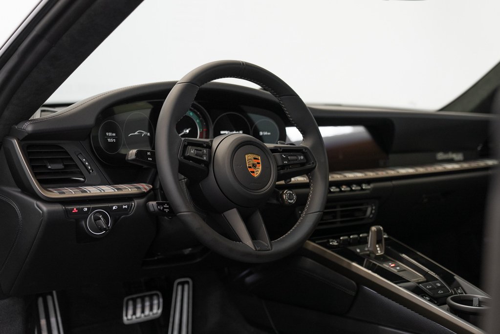 Porsche 911 Turbo 50 Years Coupe 2025 Vert Kirkland - photo #10