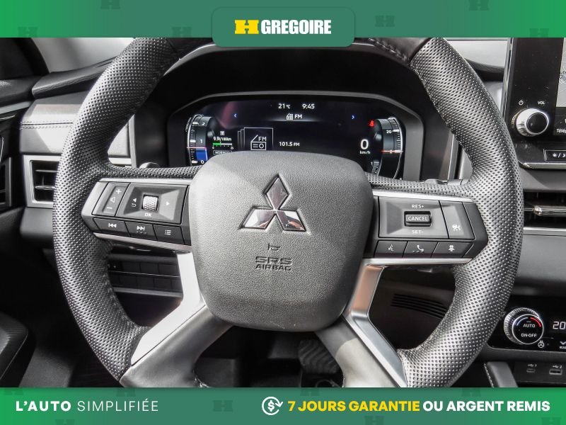 Mitsubishi Outlander V3570 | SEL TOIT PANO + SIEGE CHAUFANT 2023 Noir Laval - photo #16