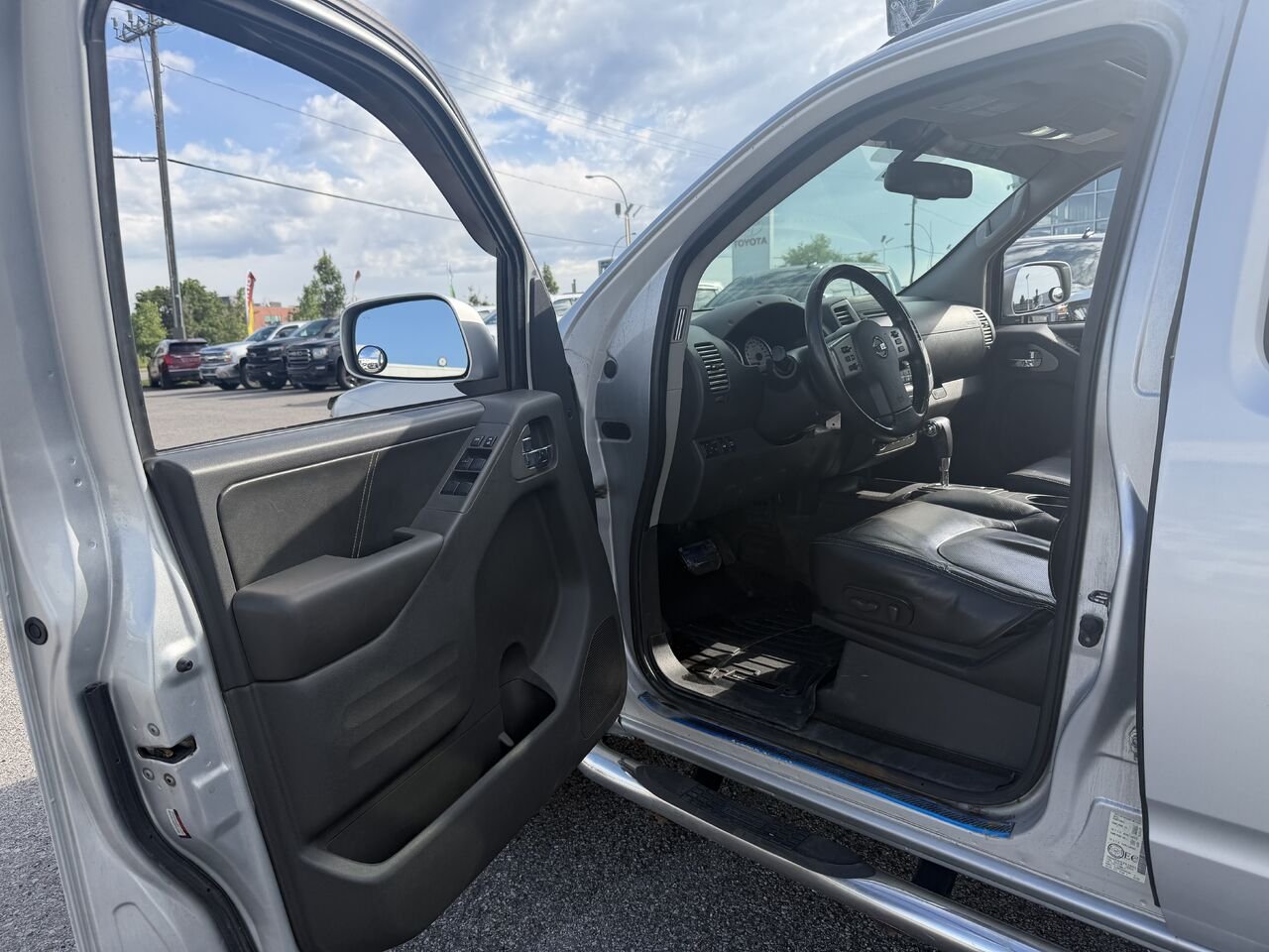 NISSAN FRONTIER PRO-4X SV cabine double 4x4 caisse longue BA 2018 Gris Gatineau - photo #1