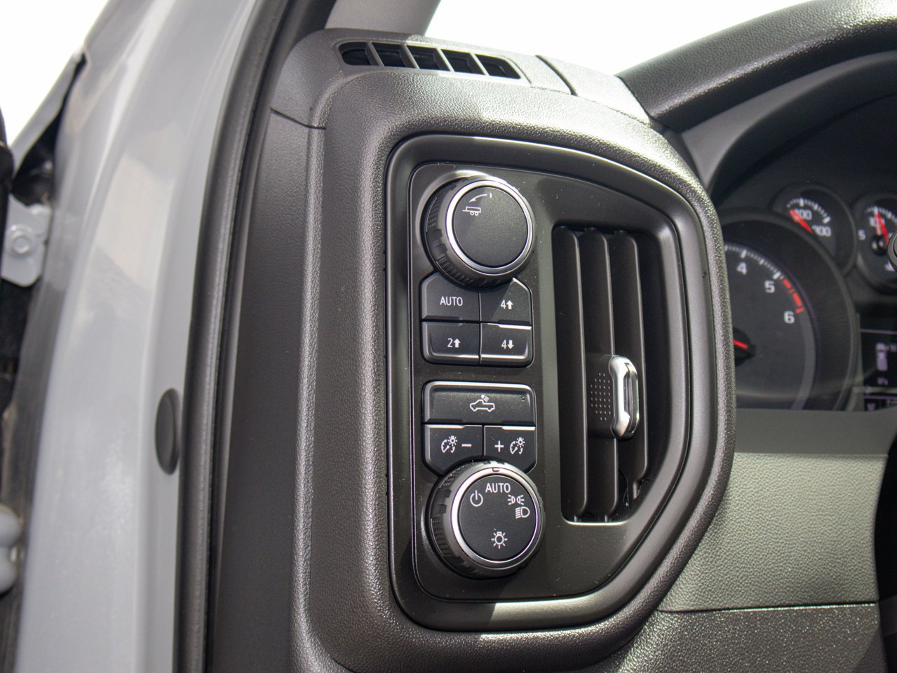 2024 Chevrolet Silverado 1500 4WD Crew Cab 147 Custom Trail Boss Grey Sherwood Park - photo #21