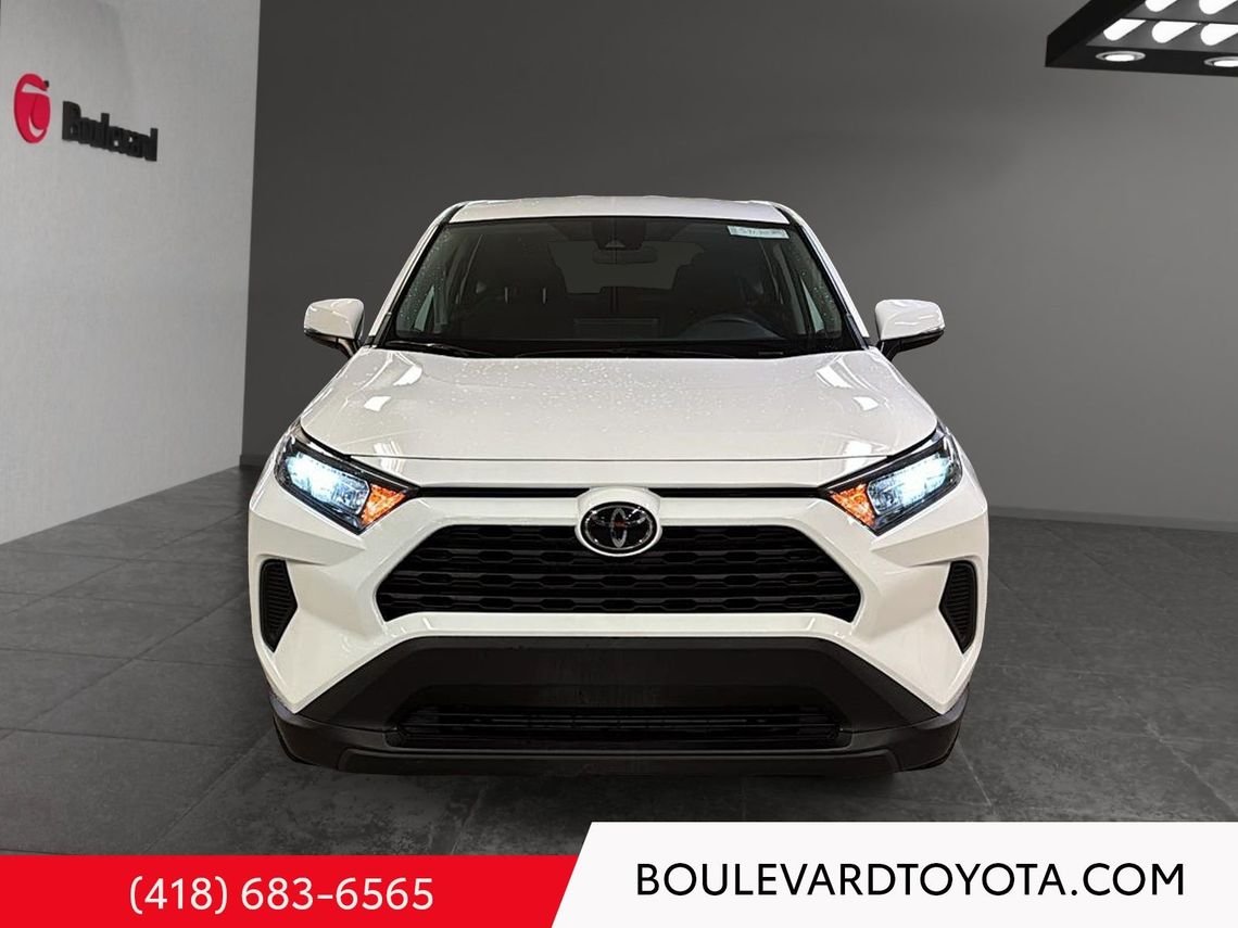 Toyota RAV4 531707-82 | LE, AWD 2024 blanc Québec - photo #1