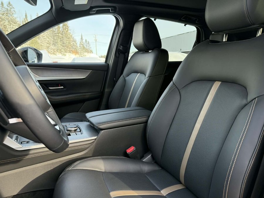 Mazda CX-90 hybride rechargeable Éligible à une subvention gouvernementale allant jusqu’à 7500$ 2025 Noir de jais mica