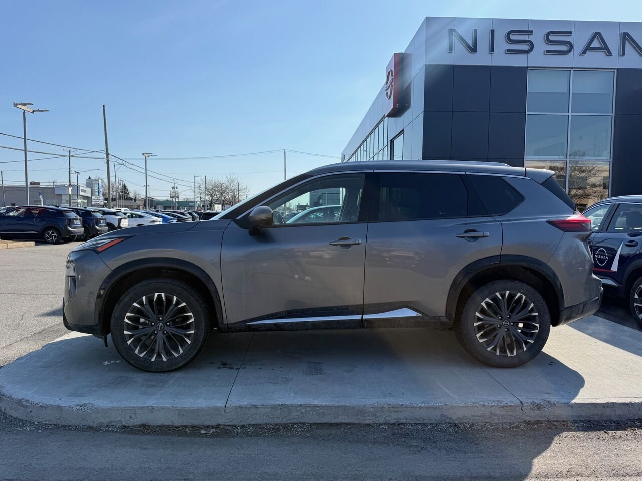Nissan Rogue Platine TI 2024 Gris Châteauguay - photo #1