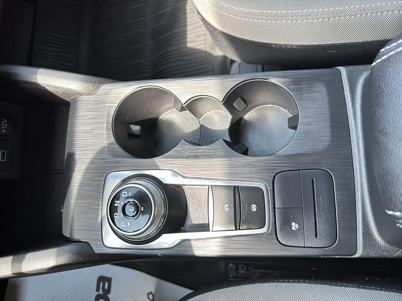 2022 Ford Escape White Rouyn-Noranda - photo #11