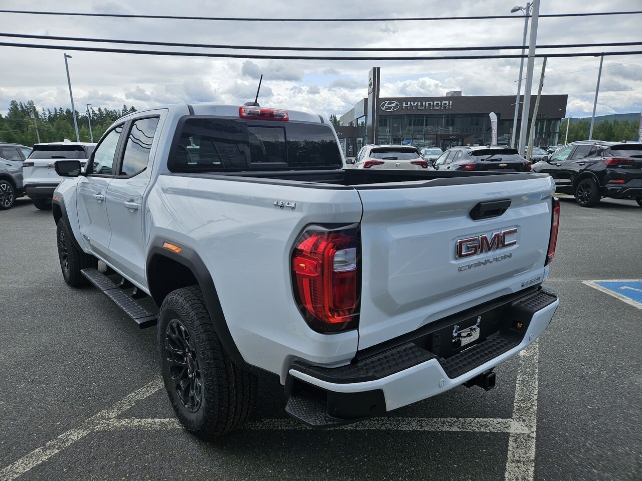 GMC Canyon Elevation cabine multiplace 4RM 2026 Blanc sommet Thetford Mines - photo #4