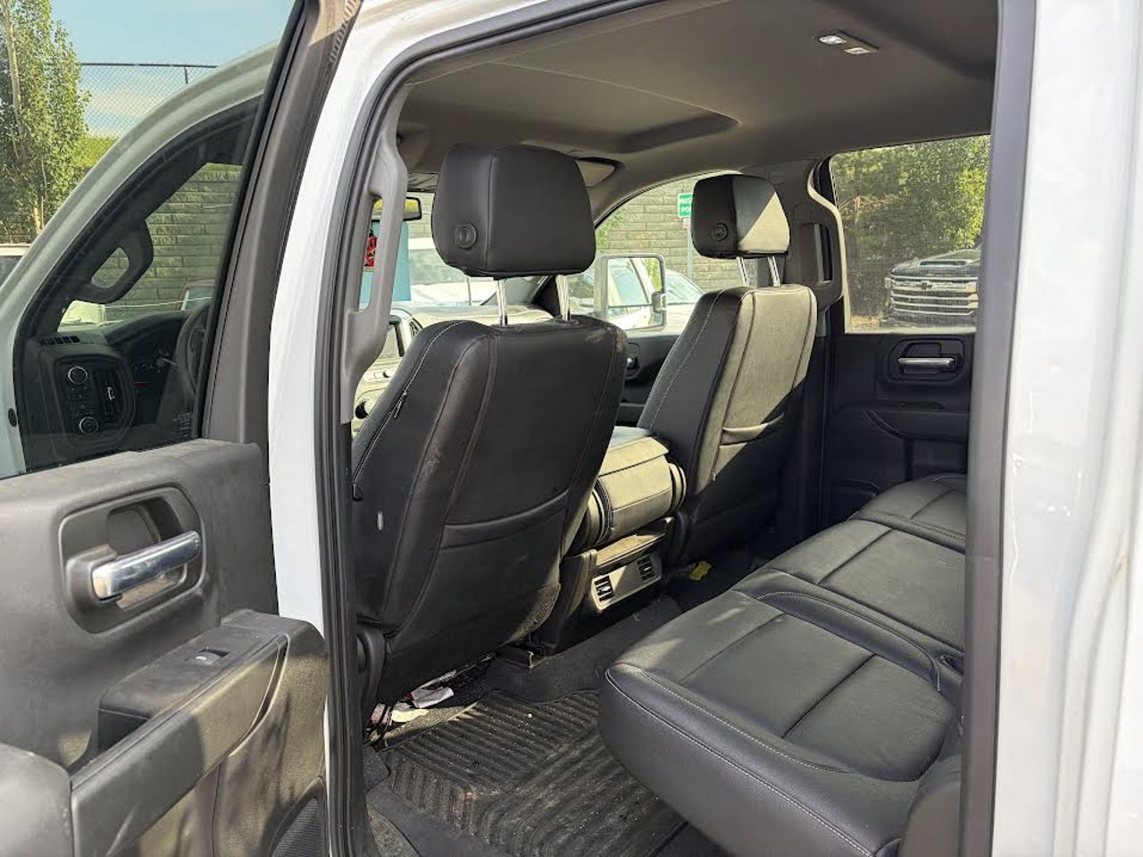 2020 Chevrolet Silverado 2500HD 4WD Crew Cab 159 Custom White Sherwood Park - photo #5