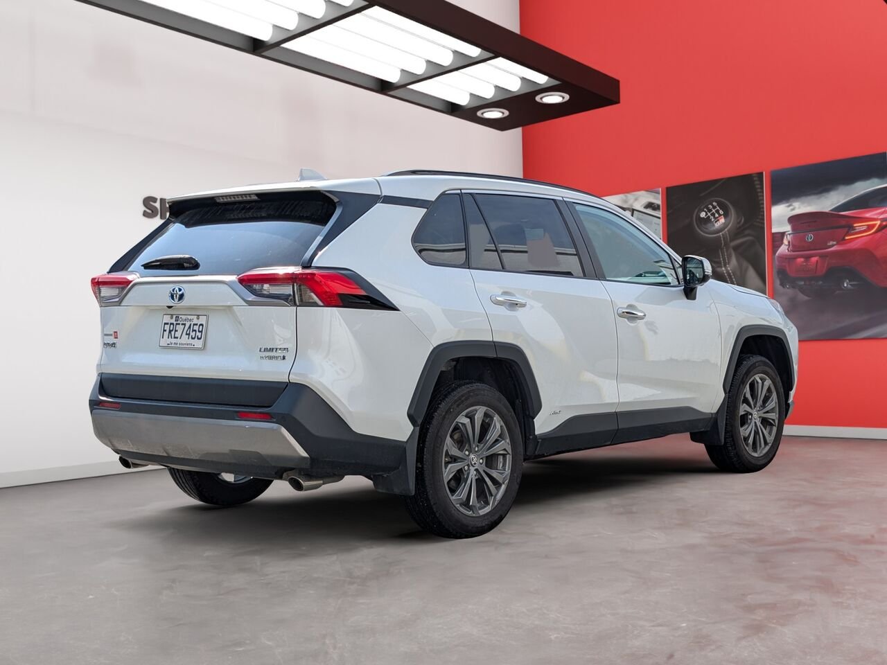 Toyota RAV4 Hybride hybride Limited/SIÈGES CHAUFFANTS ET VENTILLÉS/TOIT OUVRANT/VOLANT CHAUFFANT/SIÈGES EN CUIR/AC 2024 Frisson glacé nacré Sherbrooke - photo #2