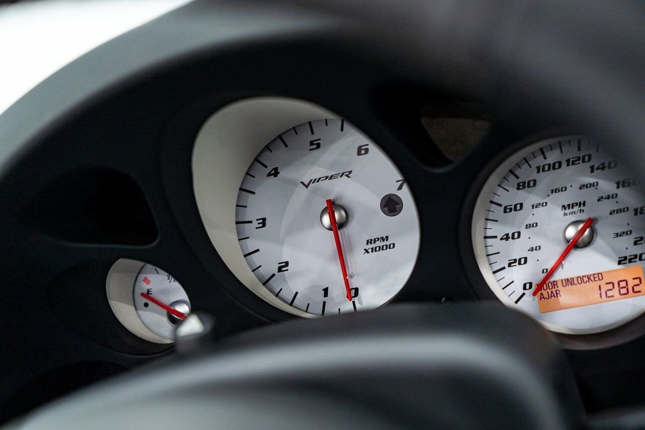 Dodge Viper Clean Title With Only 2,063 km (1,282 Miles) From New 2008 Rouge Montréal - photo #43