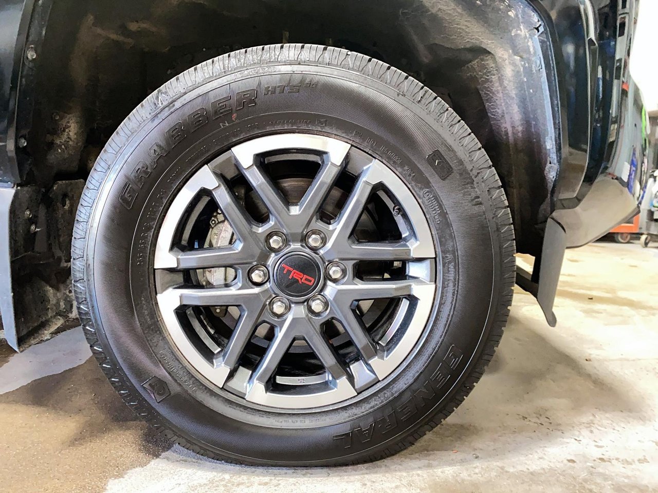2025 Toyota Tacoma VIN 3TYLB5JN2ST082865 Black Baie-Comeau - photo #5