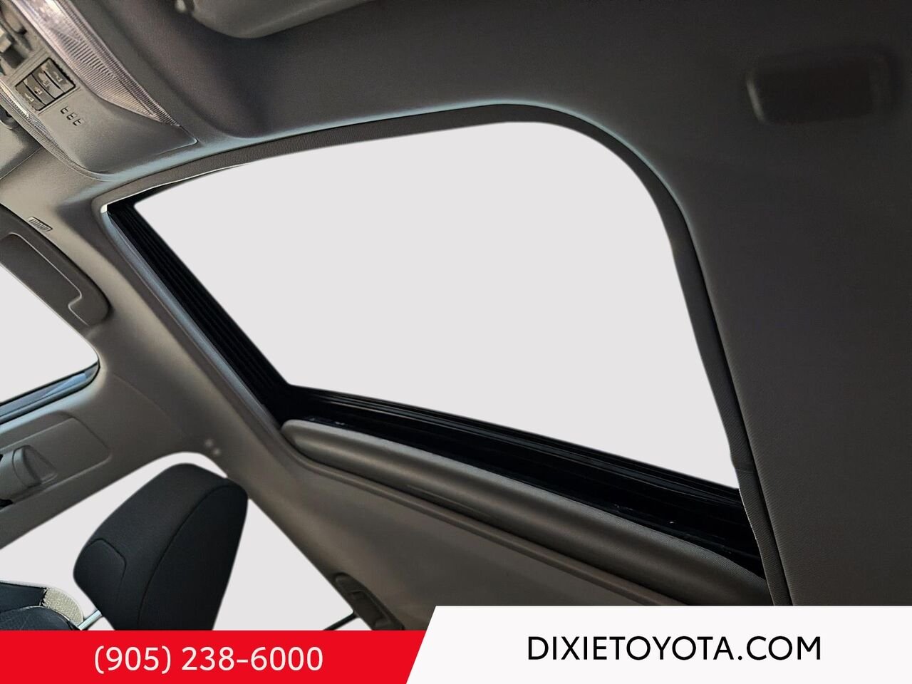 2025 Toyota RAV4 Hybrid XLE AWD / CLEAN CARFAX / HEATED SEATS / MOONROOF / ALLOY WHEELS / CARPLAY AND ANDROID AUTO Blue Mississauga - photo #10