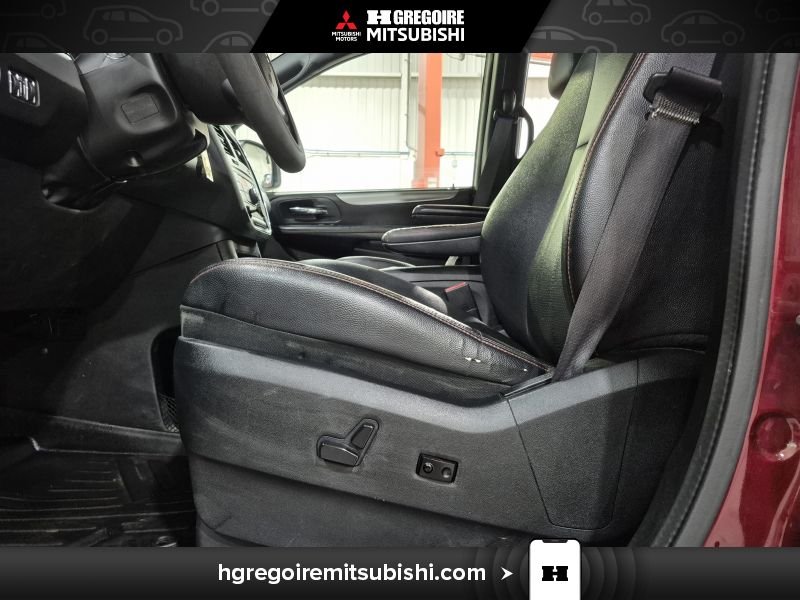2016 Dodge GR Caravan Red Laval - photo #14