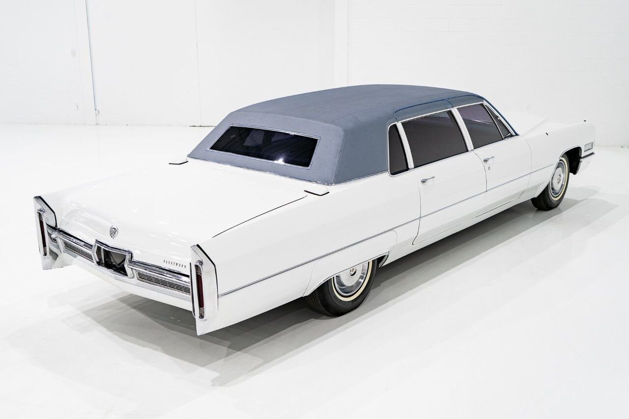 Cadillac Fleetwood **PRICE IN USD** Factory Limo dual AC with only 18,892 miles 1966 Blanc Montréal - photo #45