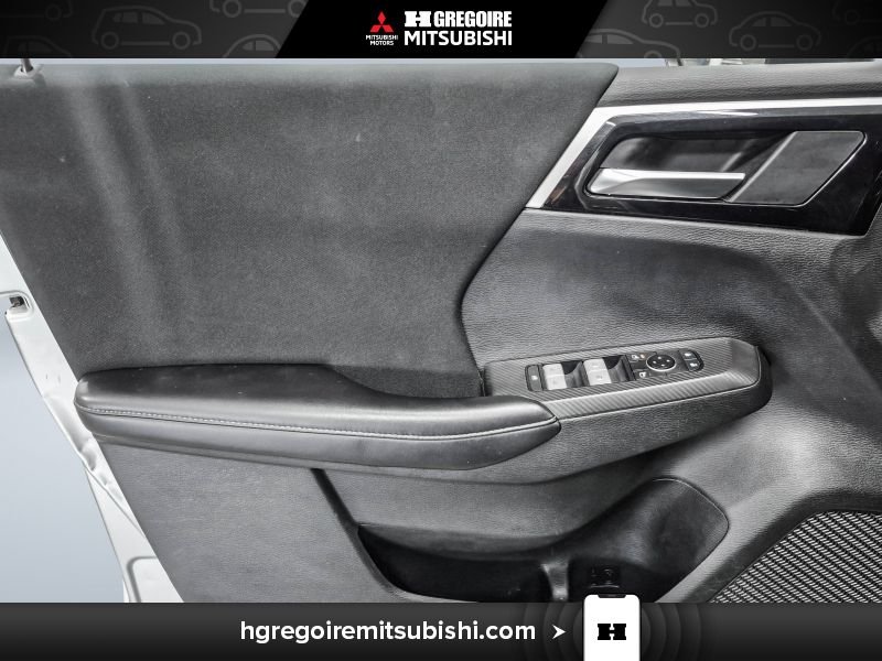 2022 Mitsubishi Outlander Grey Laval - photo #12