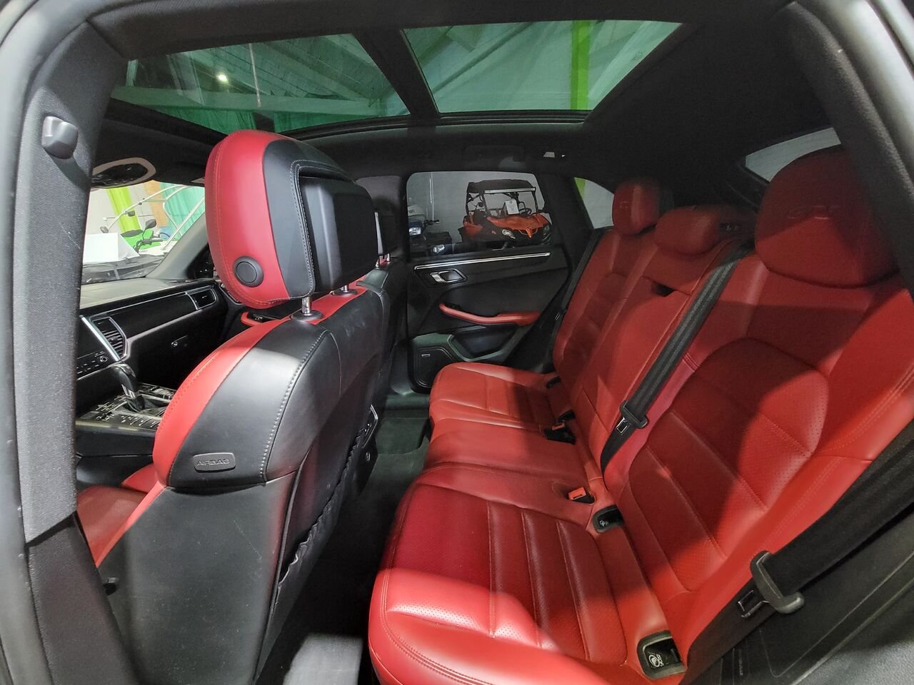 2018 Porsche Macan Black  - photo #14