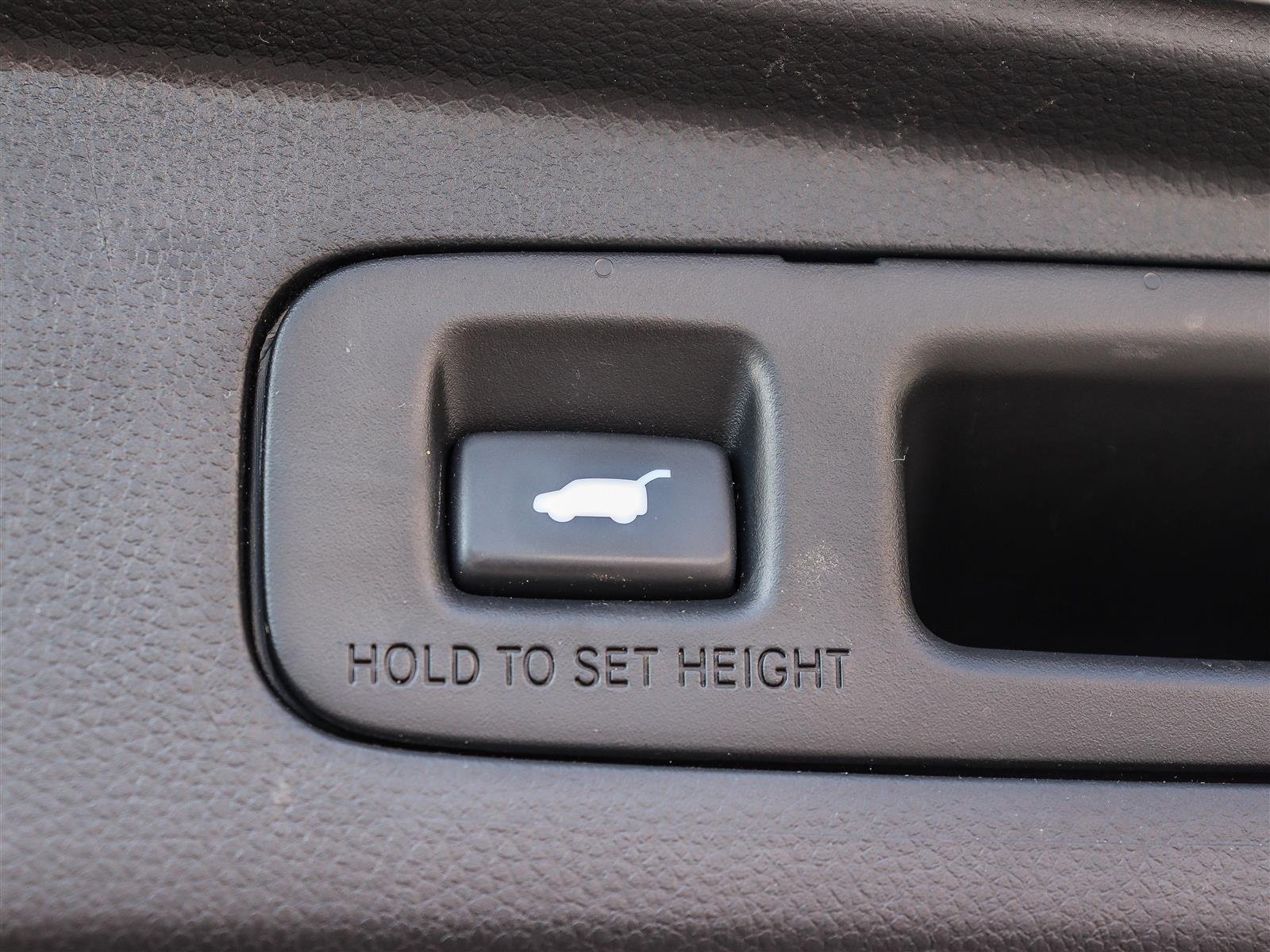 Honda CR-V hybride Touring 2023 White Ottawa & Gatineau - photo #19