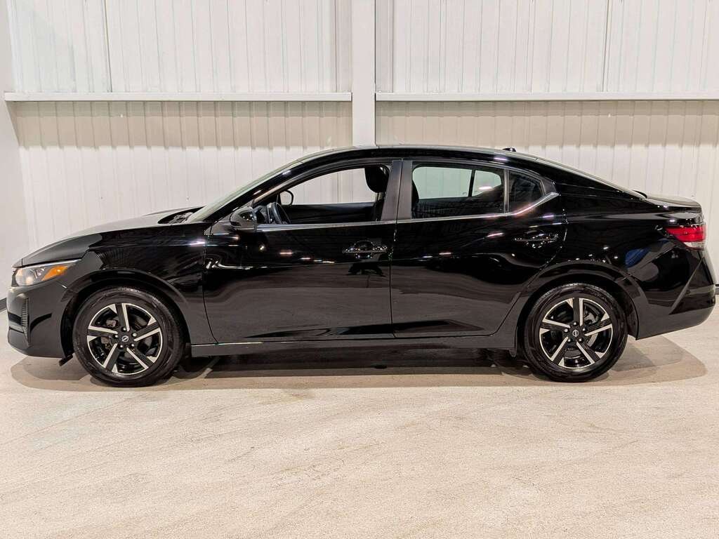 2024 Nissan Sentra SV CVT Black Val-David - photo #2