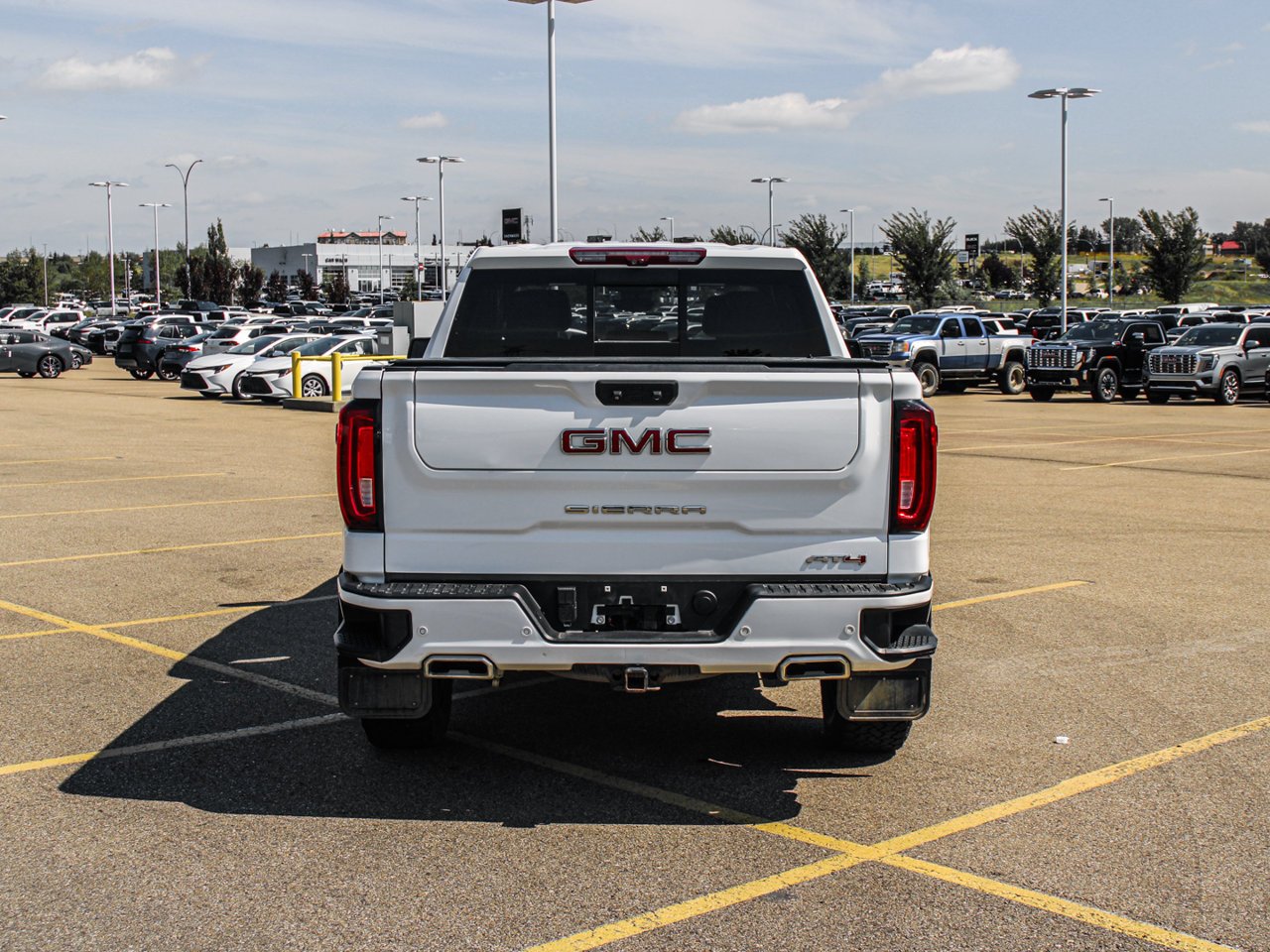 2022 GMC Sierra 1500 4WD Crew Cab 147 AT4 White Sherwood Park - photo #6