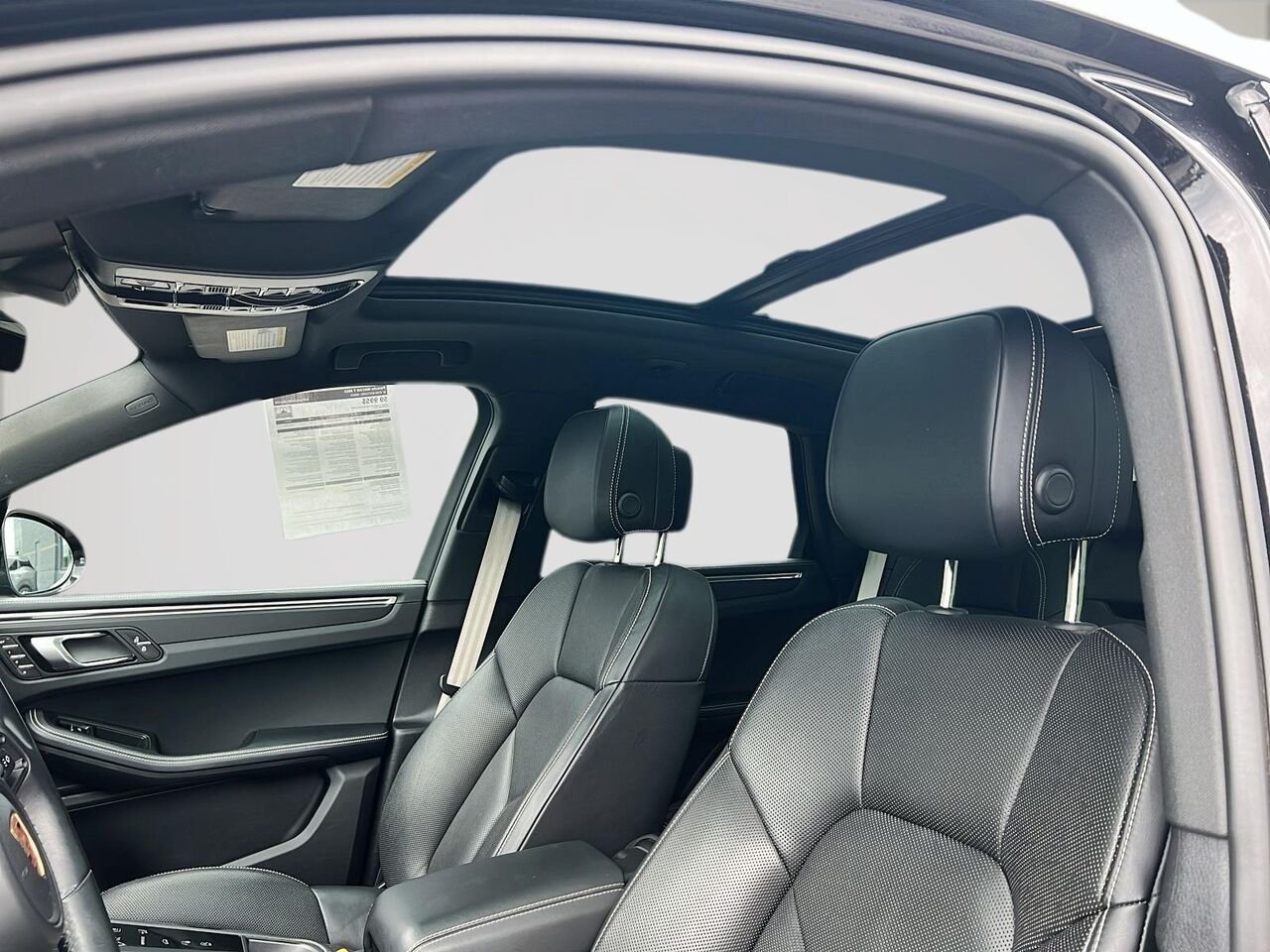 2023 Porsche MACAN Black Québec - photo #16