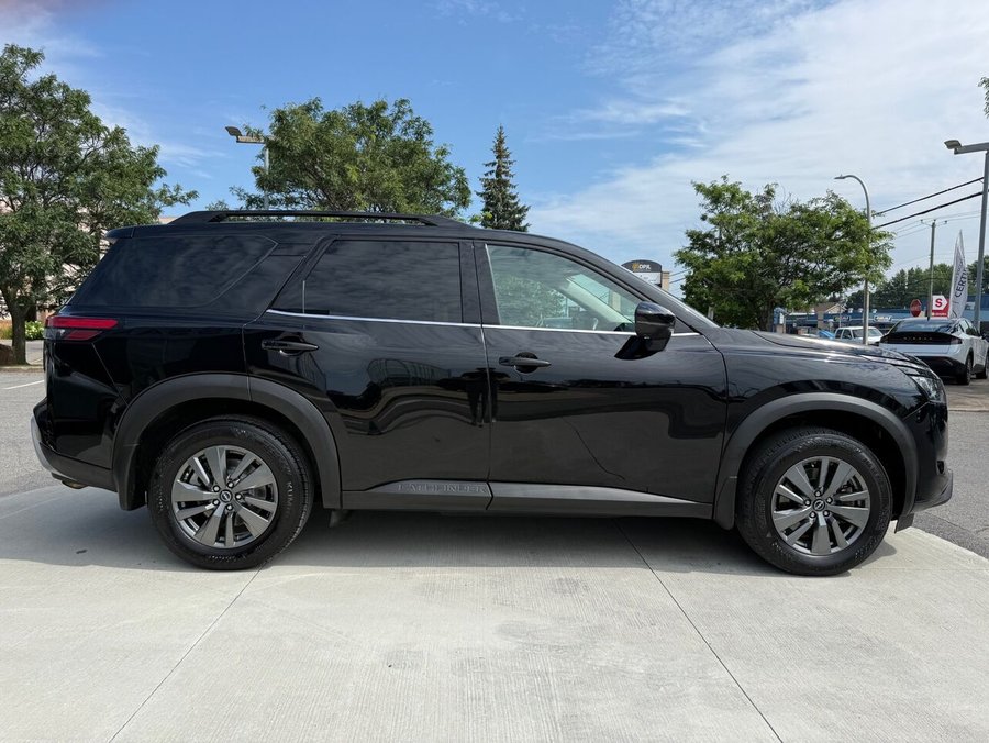 2024 Nissan Pathfinder SV 4RM Black