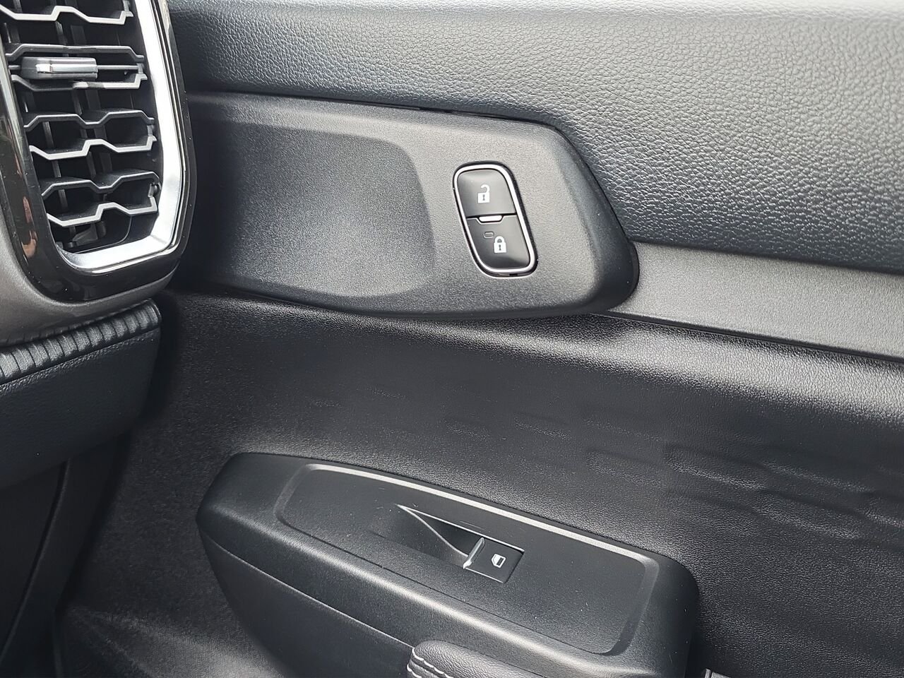 Ford Ranger XLT cabine SuperCrew 4RM caisse de 5 pi 2024 Noir Val-David - photo #15