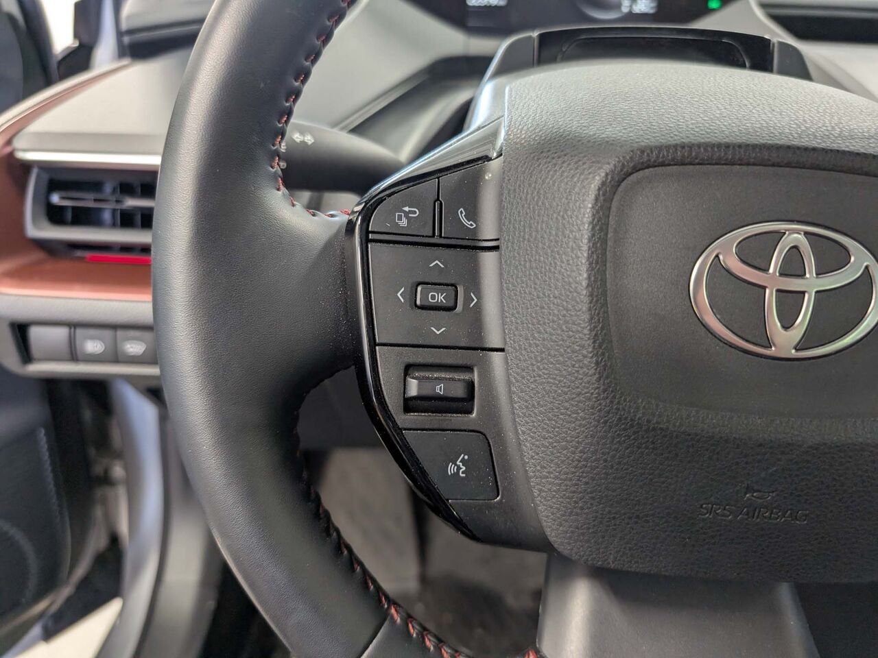 Toyota Prius Prime XSE/SIÈGES CHAUFFANTS/TOIT PANORAMIQUE FIXE/VOLANT CHAUFFANT/SIÈGES EN CUIR/AC 2025 Argent Incisif Sherbrooke - photo #12