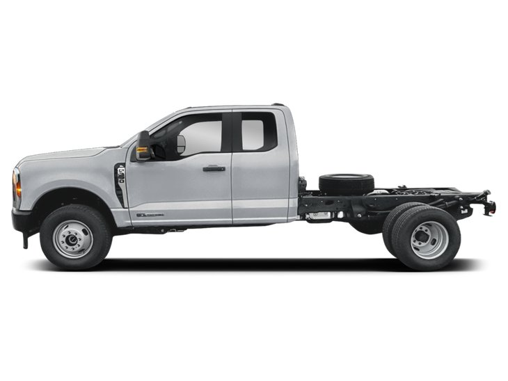 2026 Ford Super Duty F-350 à roues arrière jumelées Châssis-cabines XLT