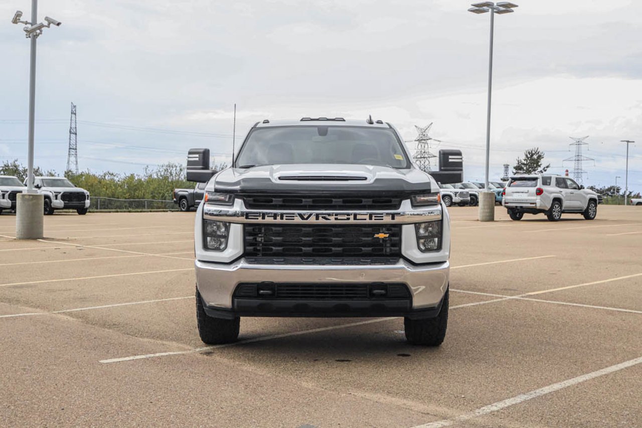 2020 Chevrolet Silverado 3500HD 4WD Crew Cab 172 LT White Sherwood Park - photo #2